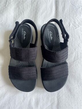 Clarks Black Women's Elastic Strap Cloudsteppers Sandals